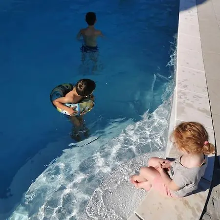 Familial A بيت للعطل Charras